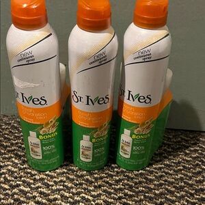 3- St. Ives Fresh Hydration Lotion Spray Oatmeal & Shea Butter
